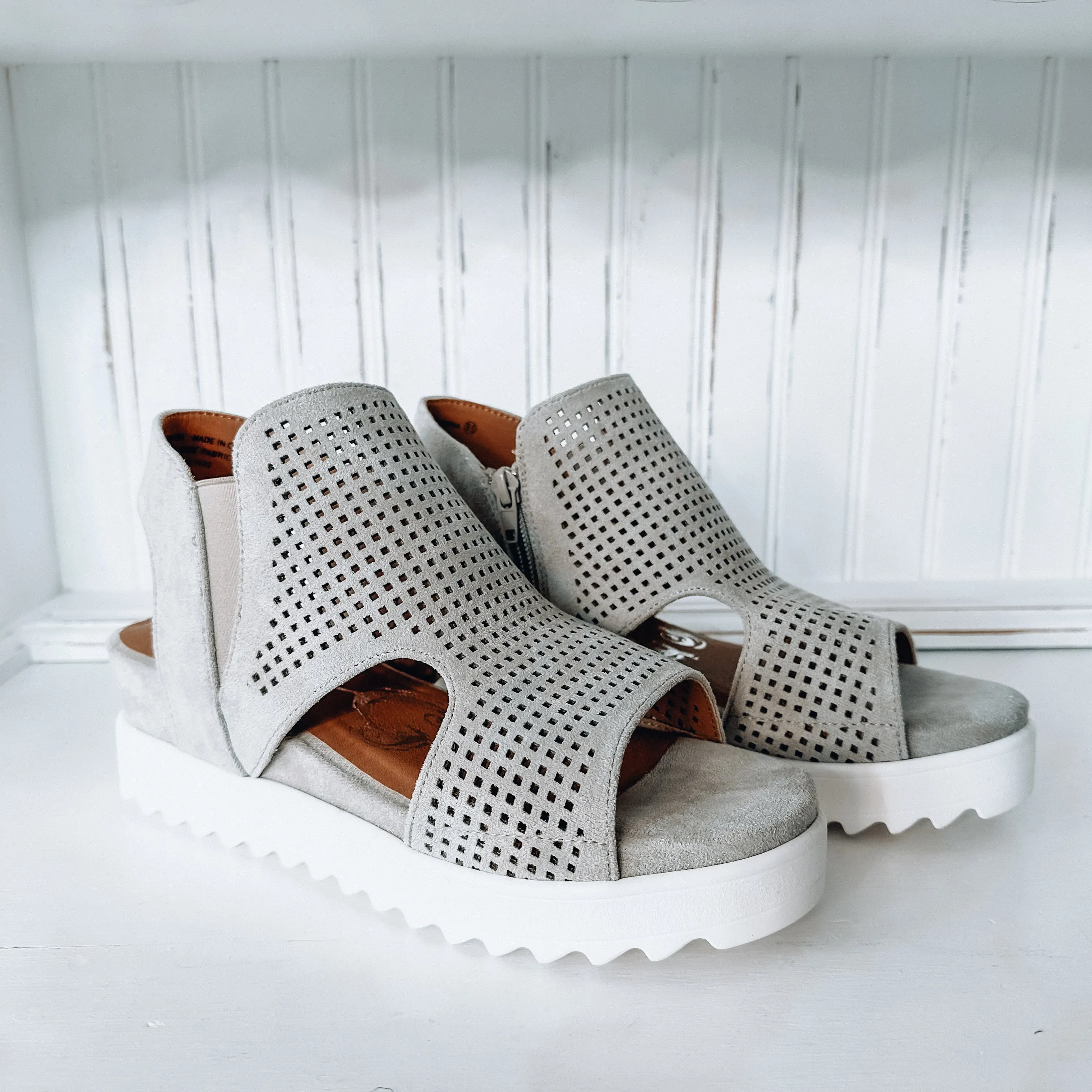 Amy Platform Sandal - Grey